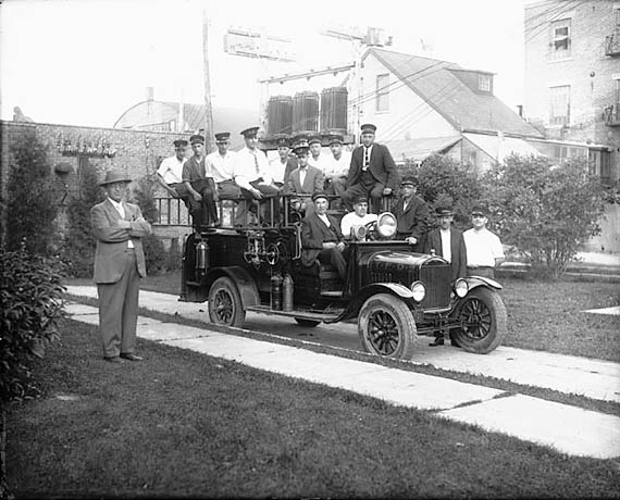 1929 Fire Engine and Crew